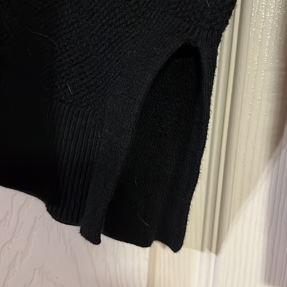 2 gap sweaters - Picture 8 of 10